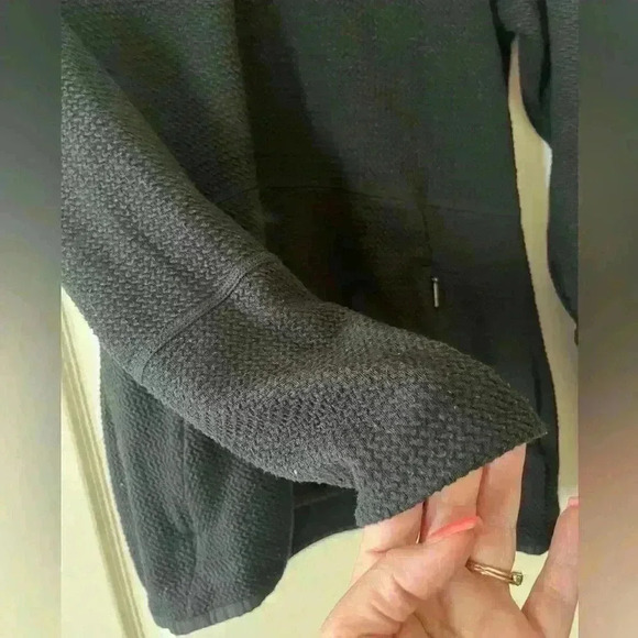 EUC Columbia Black Pullover with Hood Zipper Pockets - Picture 6 of 12